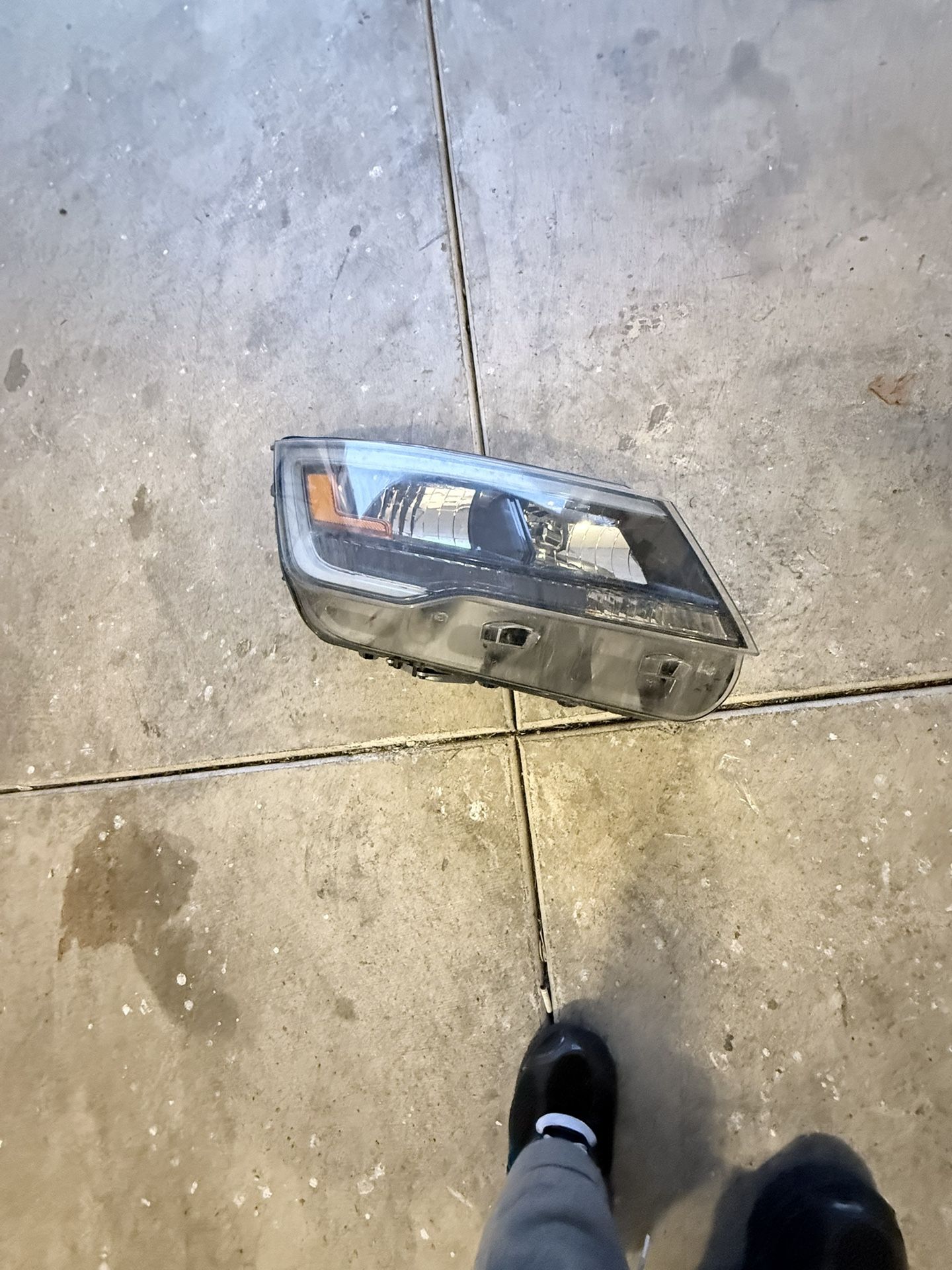 2016-2019 ford explorer right headlight 