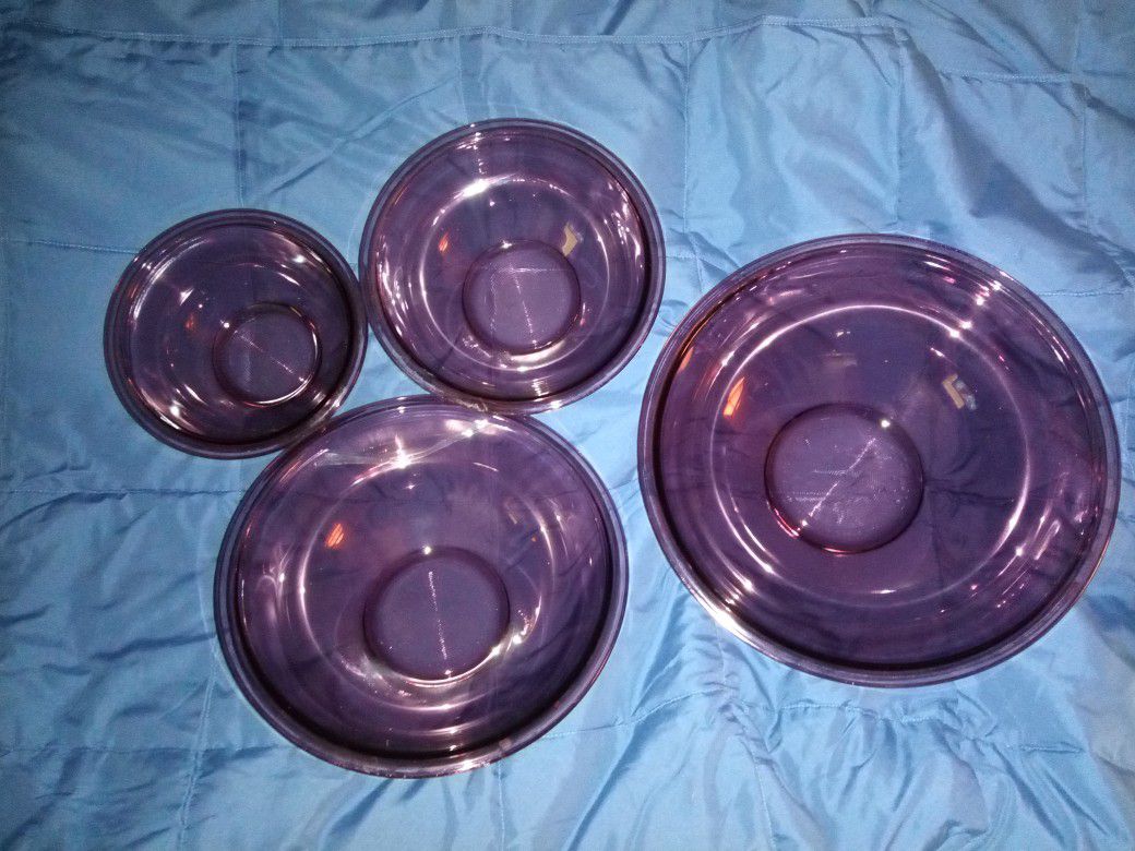Pyrex serving bowls