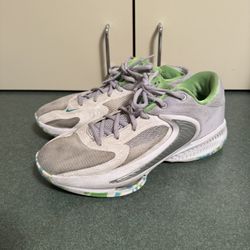 Nike Zoom Freak 4 Shoes Mens Size 9 White Green Basketball Giannis DJ6149-101