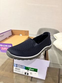 New in box Skechers Willows Vibe Slip-On Sneaker Navy Size 8
