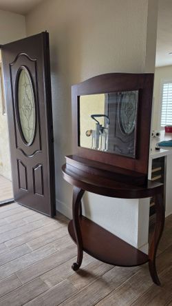 Entrance table with mirror