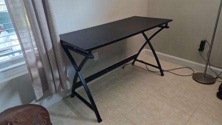 Black computer desk
