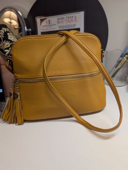 Women’s Yellow Solid Rectangle Crossbody Bag, Zip, Silver, Tassel, Detach Strap