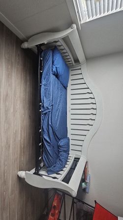 Twin size bed