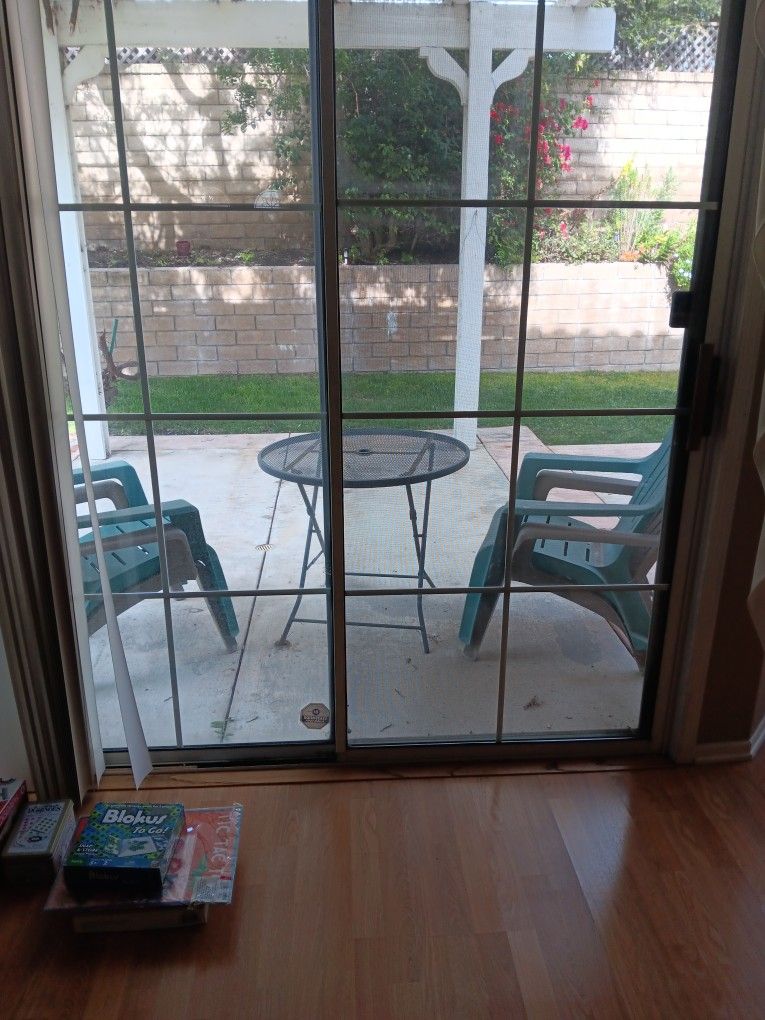 Patio Table And 3 Chairs