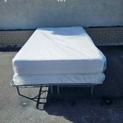 Brand New Queen Size Plush Memory Foam Mattress In Plastic  No Box Spring 