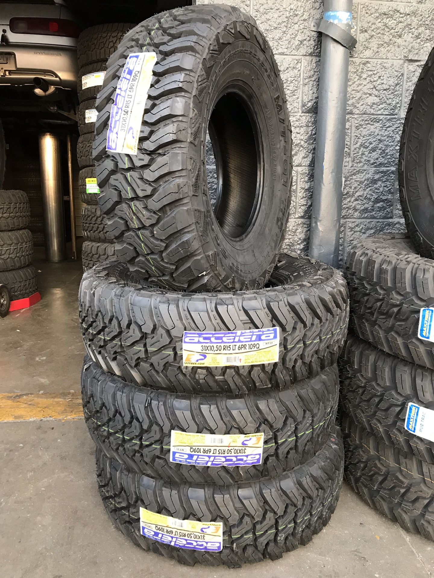 BRAND NEW SET OF MUDDER MUD TIRES MT 31x10.5x15 for Sale in Crestline