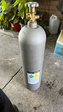Grey color, 15 pounder tank