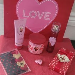 Bath & Body Works Strawberry Pound Cake Gift Set