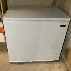 Magic chef freezer