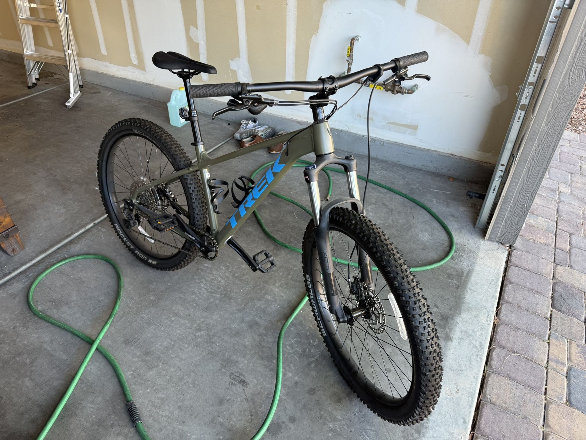 2022 Trek Roscoe 6 Hardtail Mountain Bike