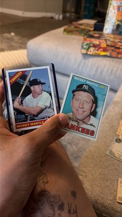 Bag of baseball cards Pokémon and Elvis Presley collection card
