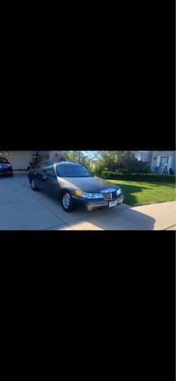 2001 Lincoln Town Car