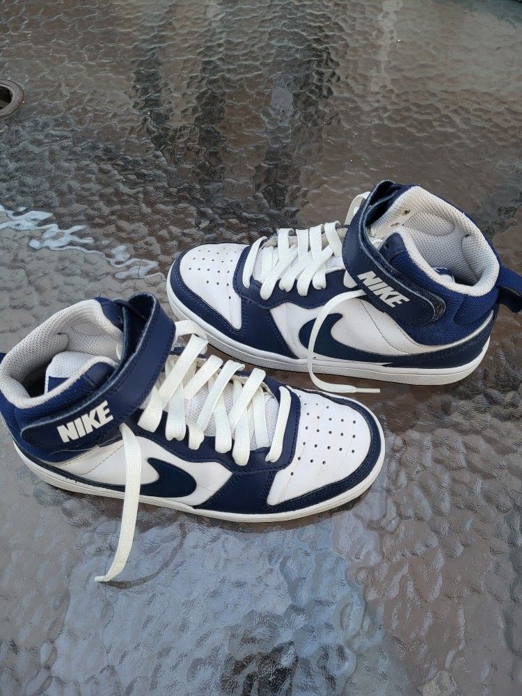 Nike Size 4 Young