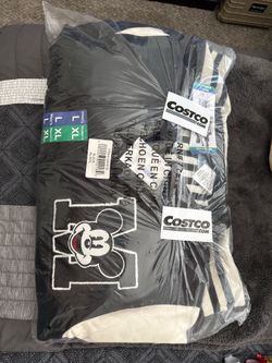 Viral Mickey Mouse, Letterman jacket