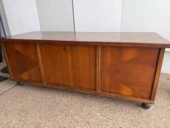 Lane Alta Vista Mid-Century Modern Wood Cedar Chest on Casters