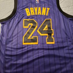 Mens Large Kobe Bryant Lakers Jersey