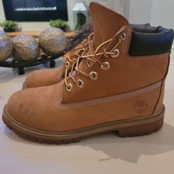 Size 6.5  Wheat Women's Timberland Boot **Pick Up As Well