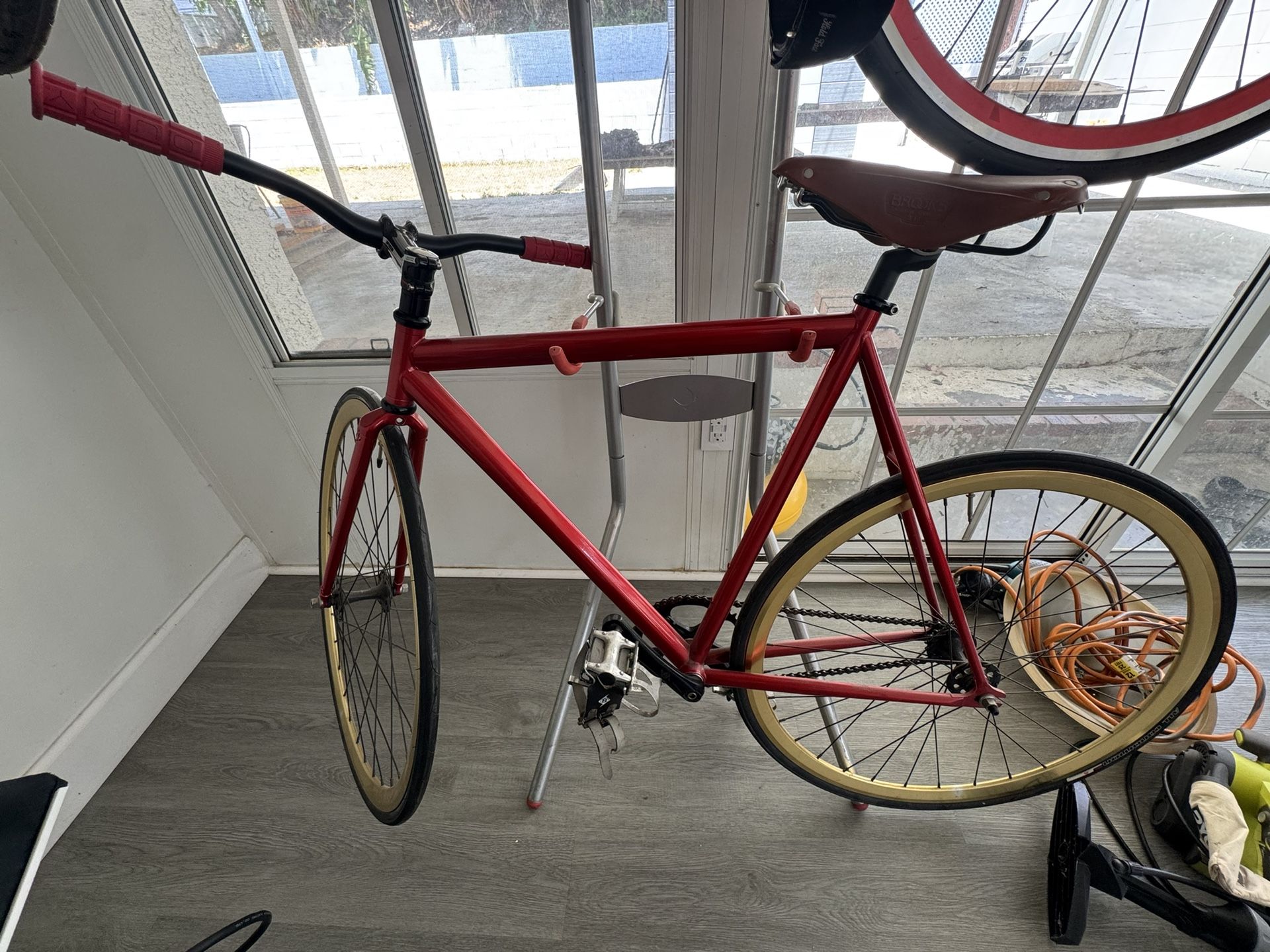 Affinity Lo Pro Fixie Bike – Brooks Saddle – Brooklyn Made