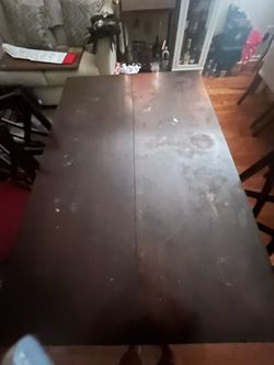 Used dining table with hidden leaf