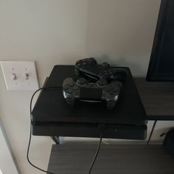 PS4 Slim 