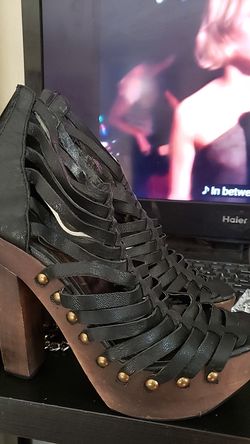 Black Nyla heel bootie size 8