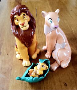 Disney Lion King Figurines. Mufasa, Sarabi and Baby Simba