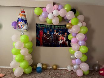 Balloon garland and column
