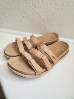 Kuailu brand sandals size 9