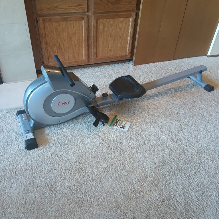 Sunny F&H Rowing Machine