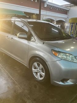 Toyota Sienna 