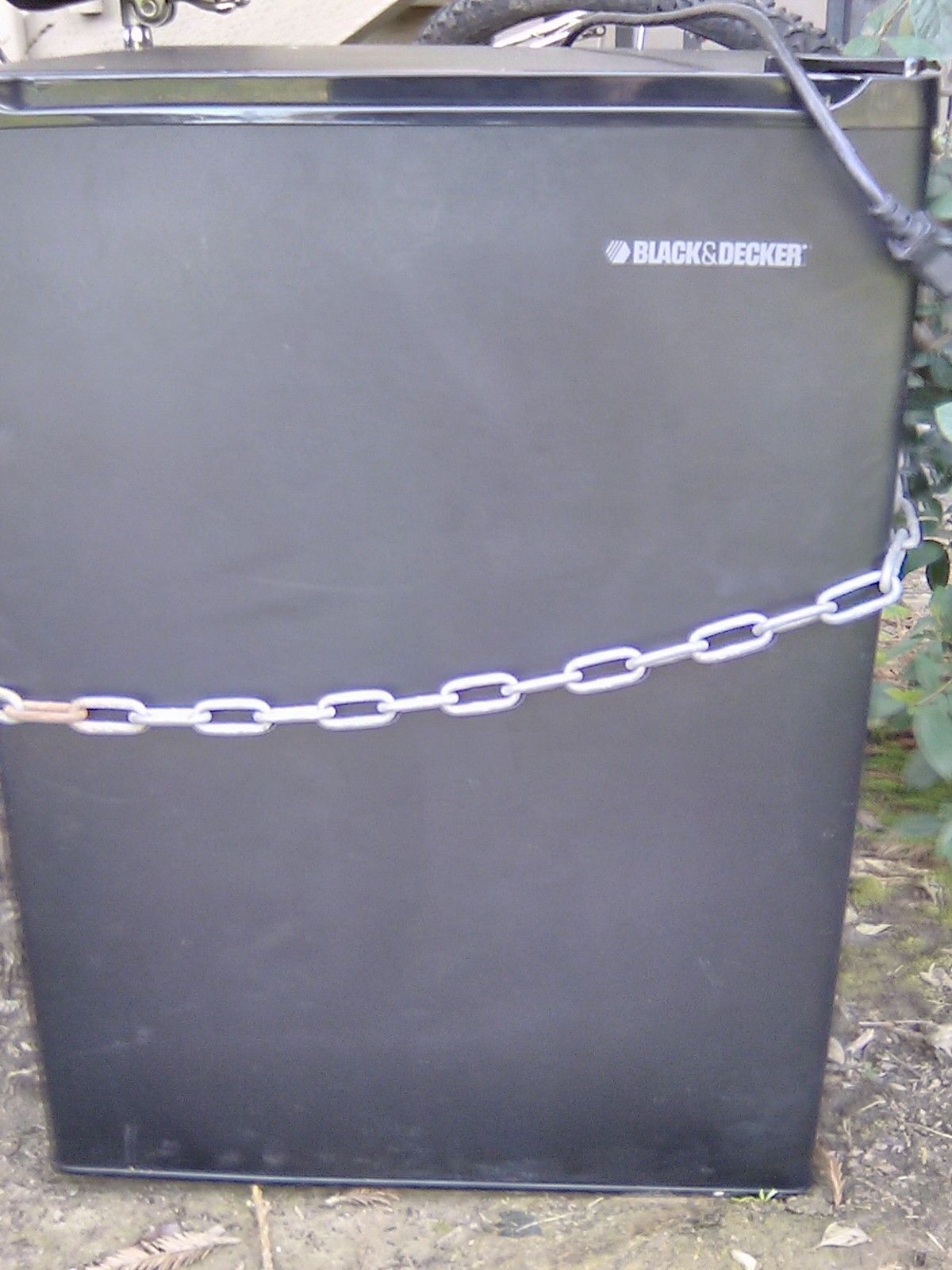 Black n decker black mini fridge