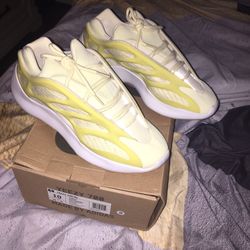 Yeezy 700 V3 Size 11