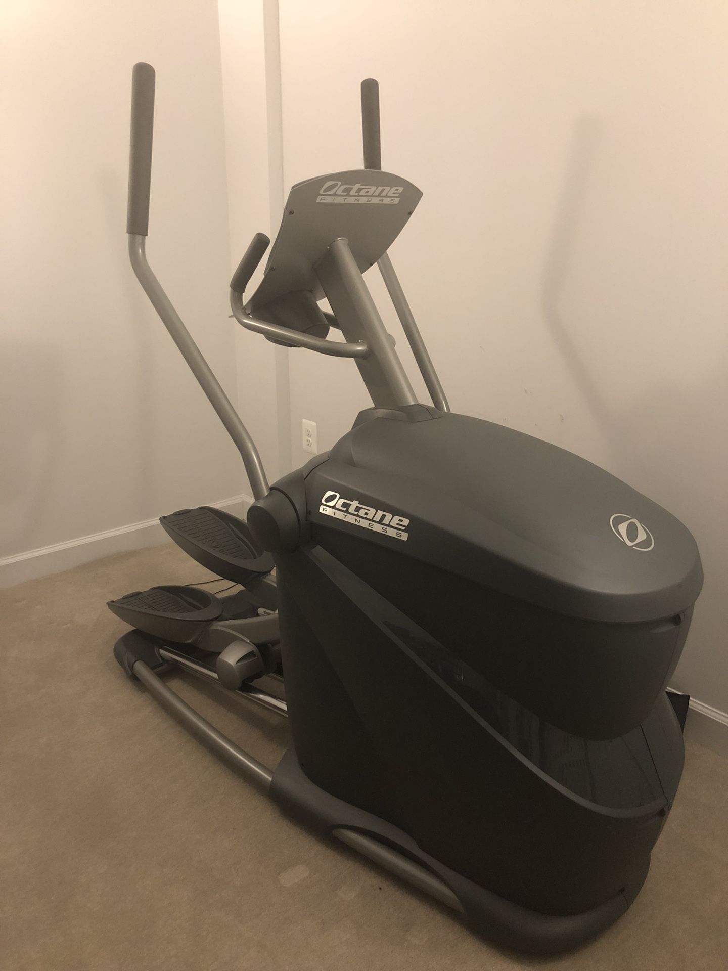 Octane Q35 Elliptical