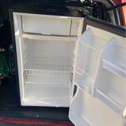 Mini Fridge 