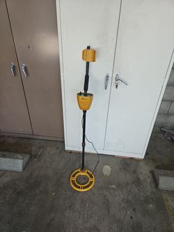 R Ricomax Metal detector,