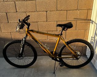 🚲 Columbia Mountain Bike — $150 OBO Columbia mountain bike in great ready-to-ride condition.