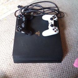 PS4 pro 1 TB With Games