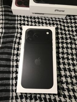 Apple iPhone 18 pro max Black $1600 Or 17 Pro Max $1350 Sealed Box Unlocked Bonus New Case & Screen Protector I Can Deliver Now