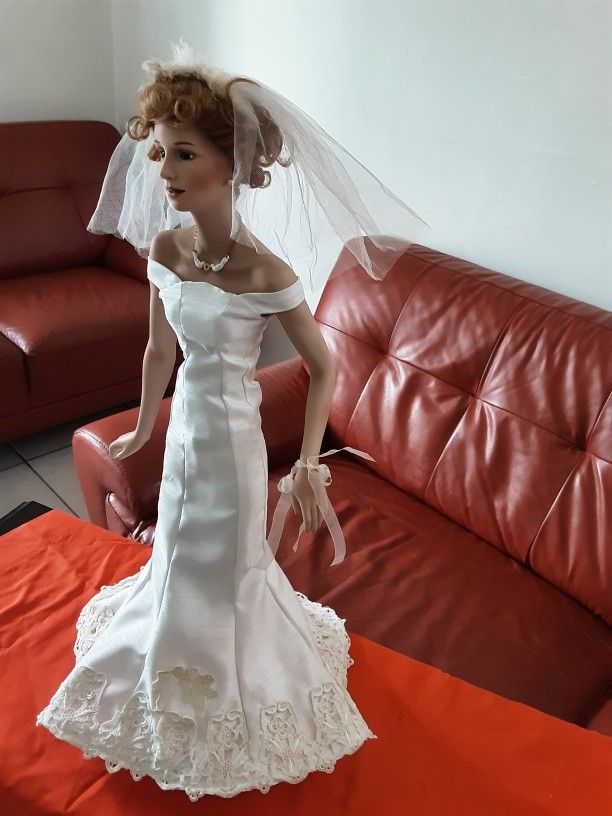 Muñeca De Porcelana Vestida De Novia, Diseñador Original.