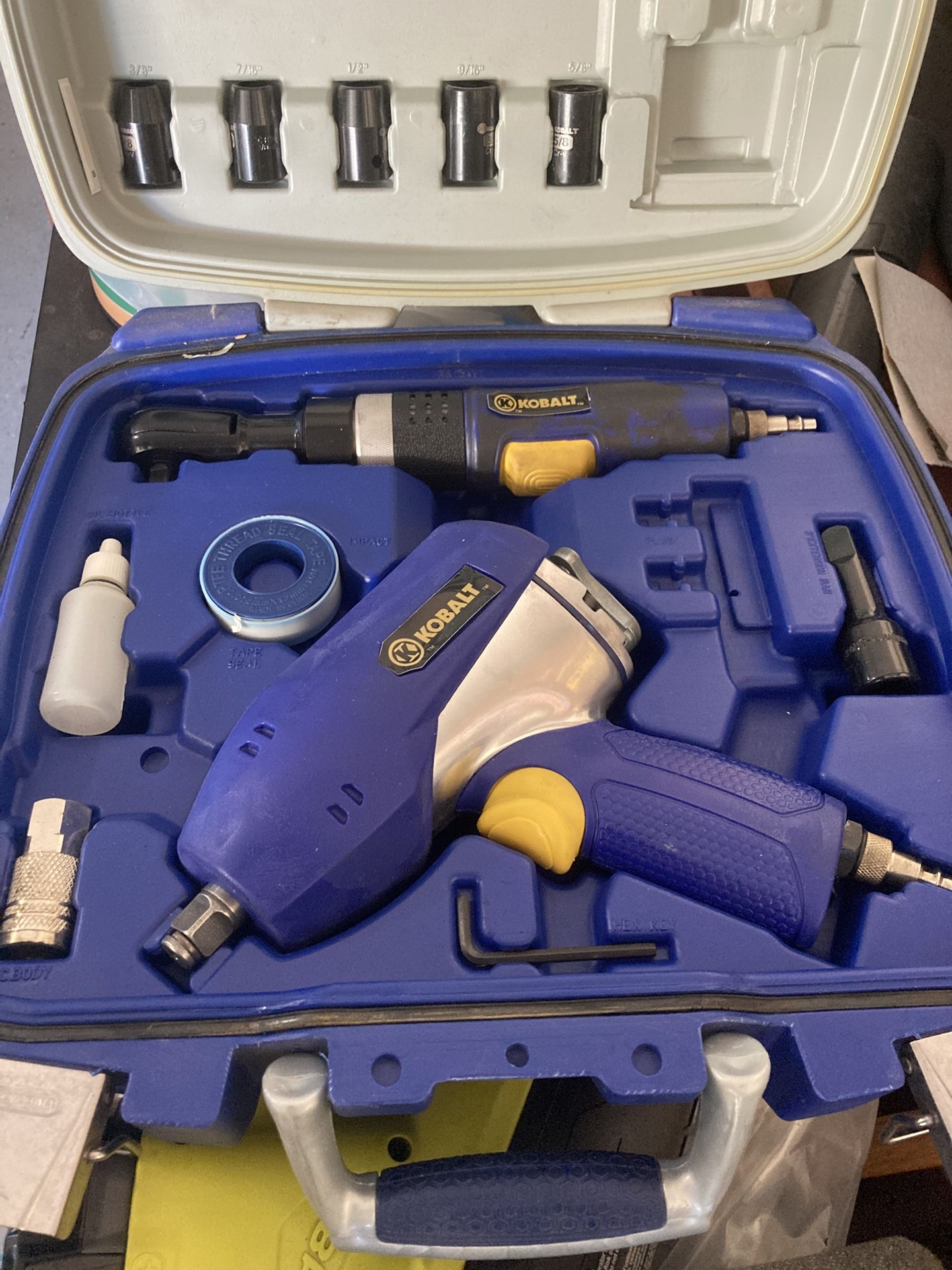Kobalt 19 PC Air Tool Kit - Hard Case 1/2" Impact Gun 3/8" Ratchet #97857