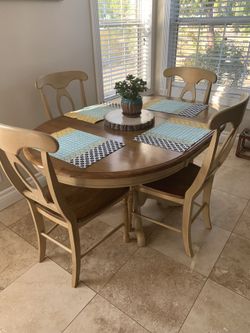 Kitchen table like new