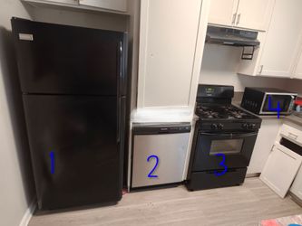 😱CHEAP NOW!. 
Just $150 DLLs for Fridge , stove, dishwasher & microwave . Or trade 🙃