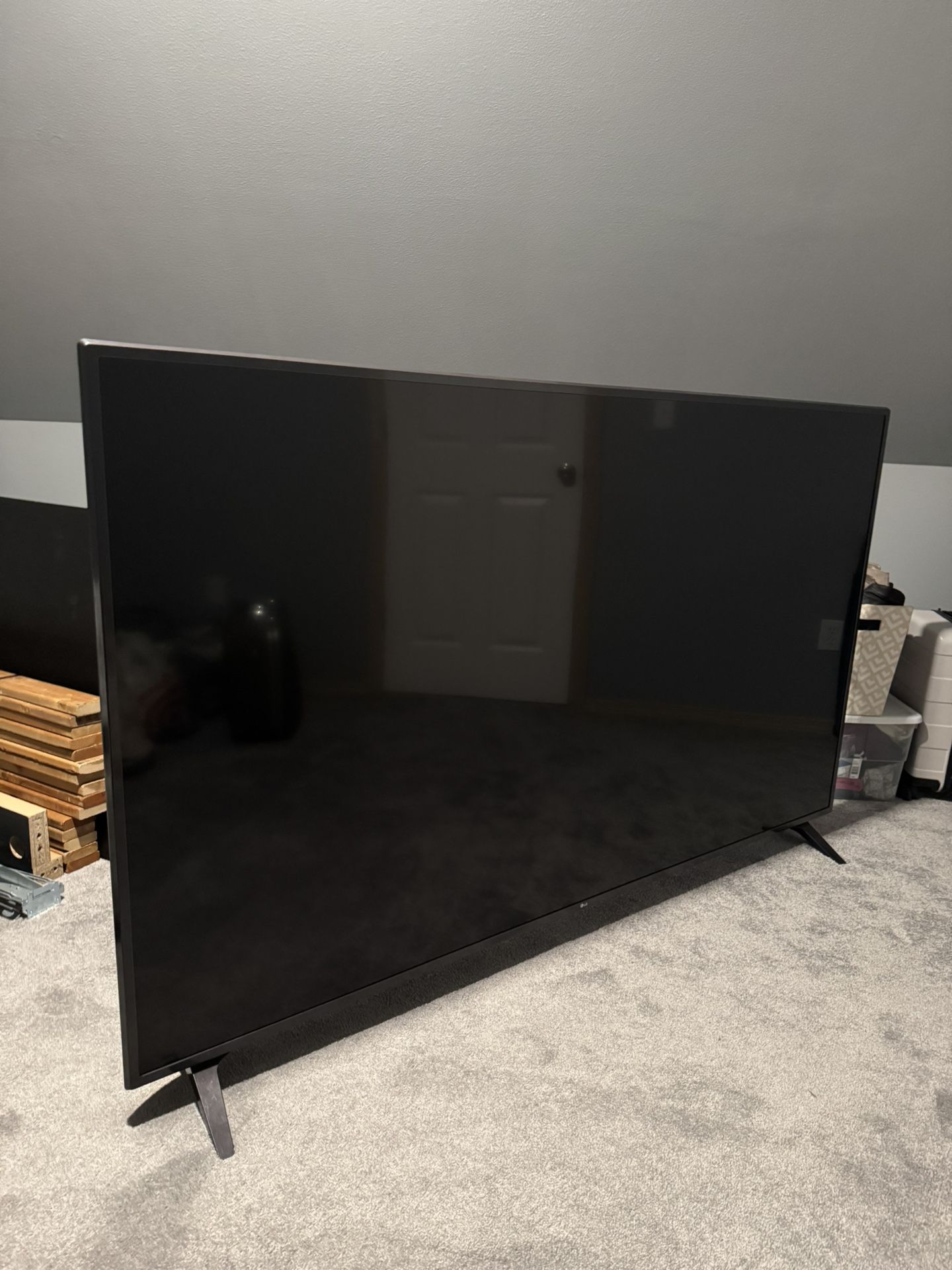 LG 82 inch 4k Smart TV