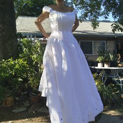 WEDDING GOWN