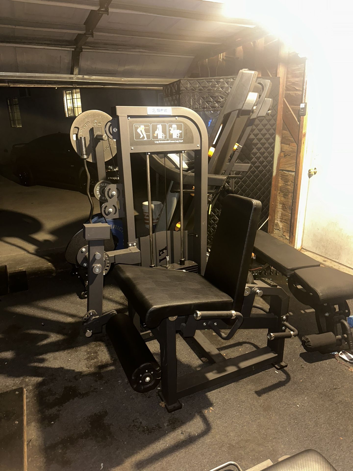 Leg Extension / Leg Curl Machine