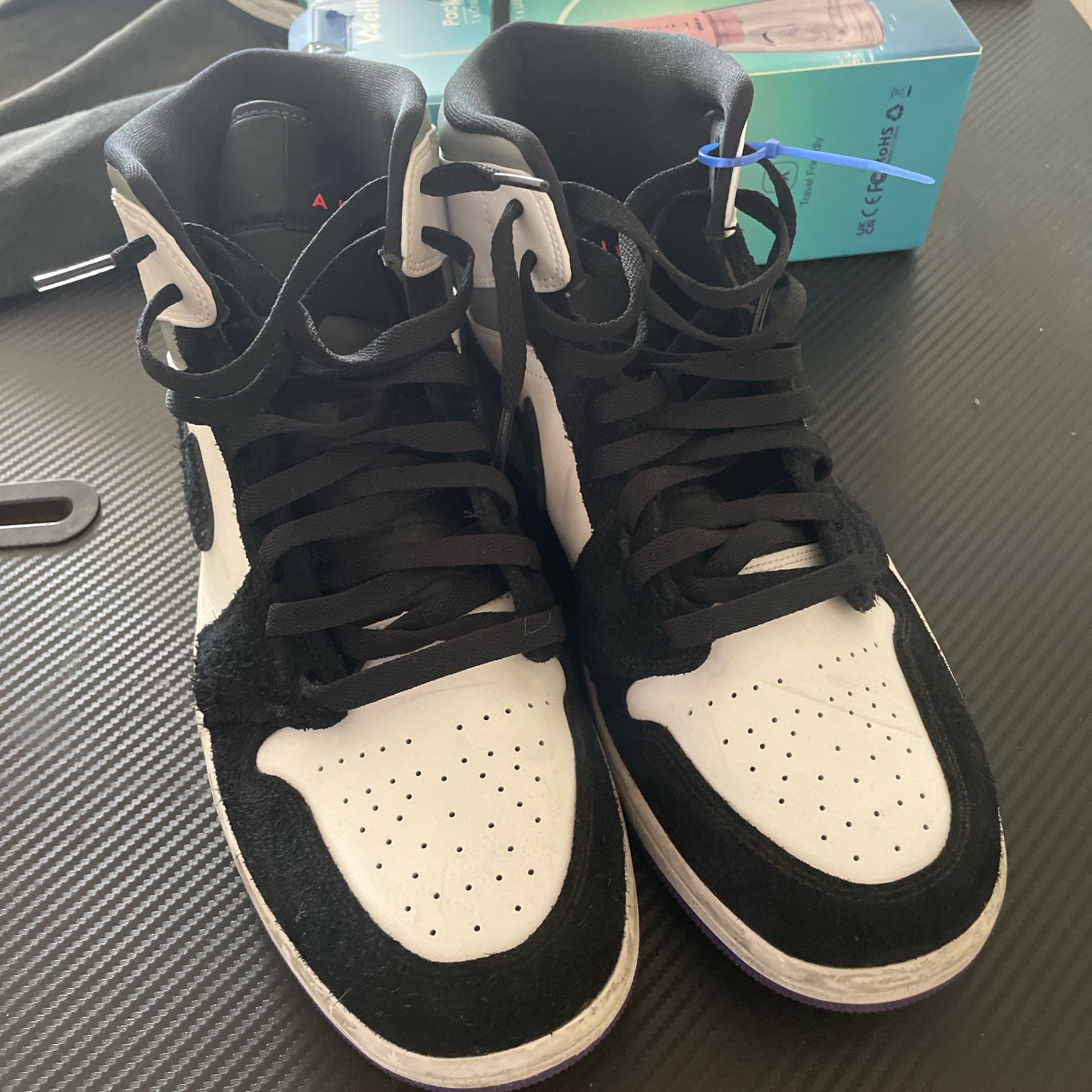 Nike Men’s Air Jordan 1 Mid SE- White Court Purple Black Size 12