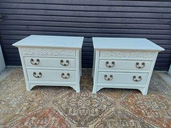 Vintage Pair of Henredon 3 Drawer Nightstands.