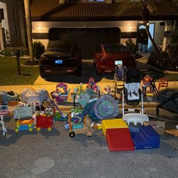 Kids Spontaneous Giveaway HAPPENING RIGHT NOW - Premium Name Brand new and Excellent Condition Items