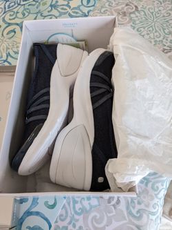 Women s Bzees Melody Wedge Shoe for Sale in Smithtown NY OfferUp